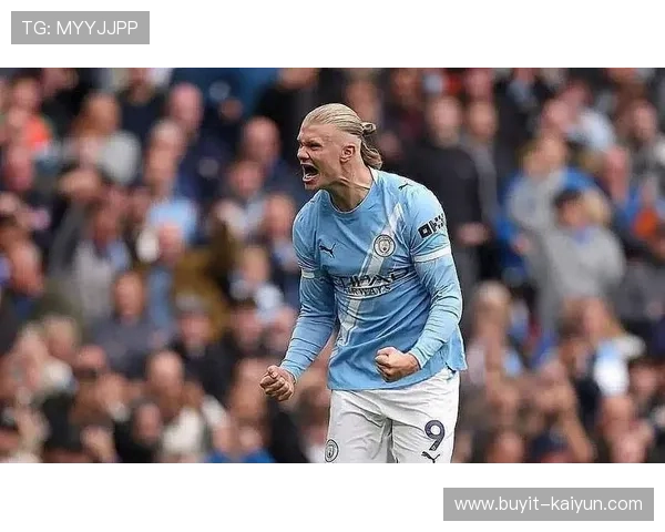 VAR争议判罚引内维尔批评，哈兰德越位干扰判罚成焦点